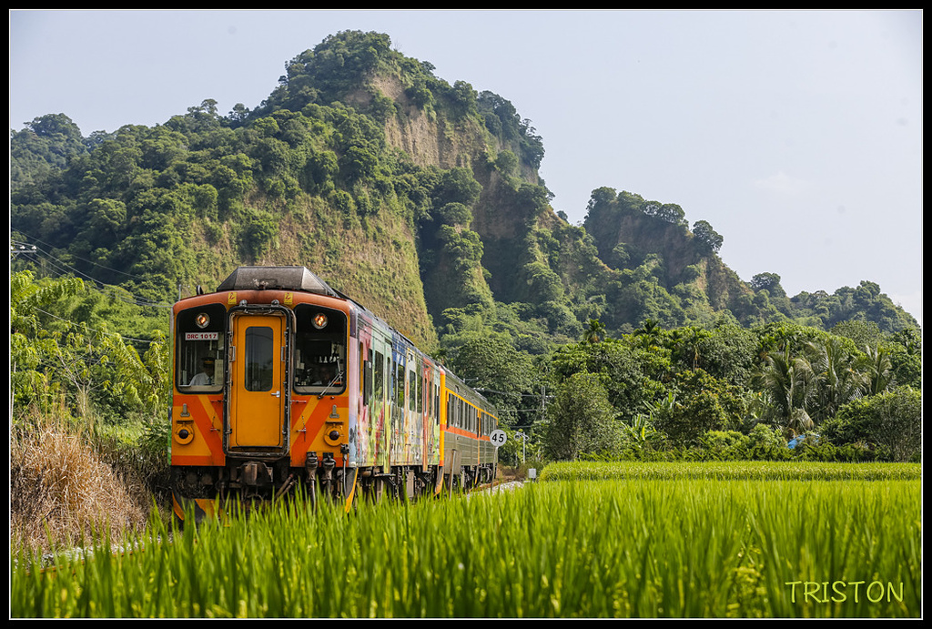00018.jpg - 20171018A 集集線源泉站東拍小黃山